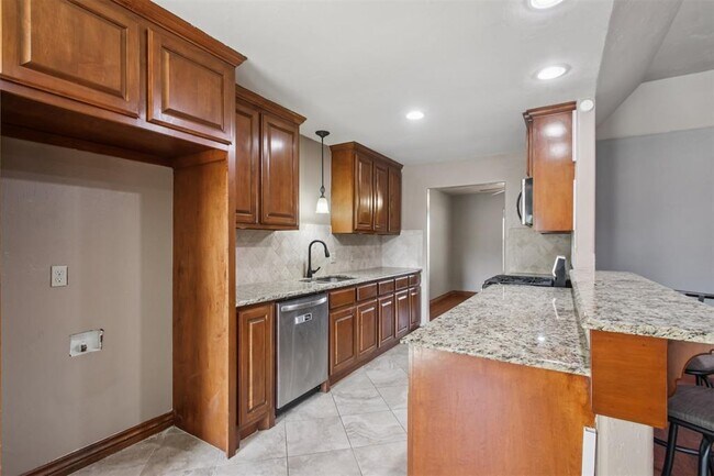 Building Photo - 10516 NW 16th St