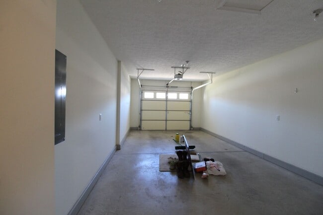Building Photo - 120 Hollen Mill Ct