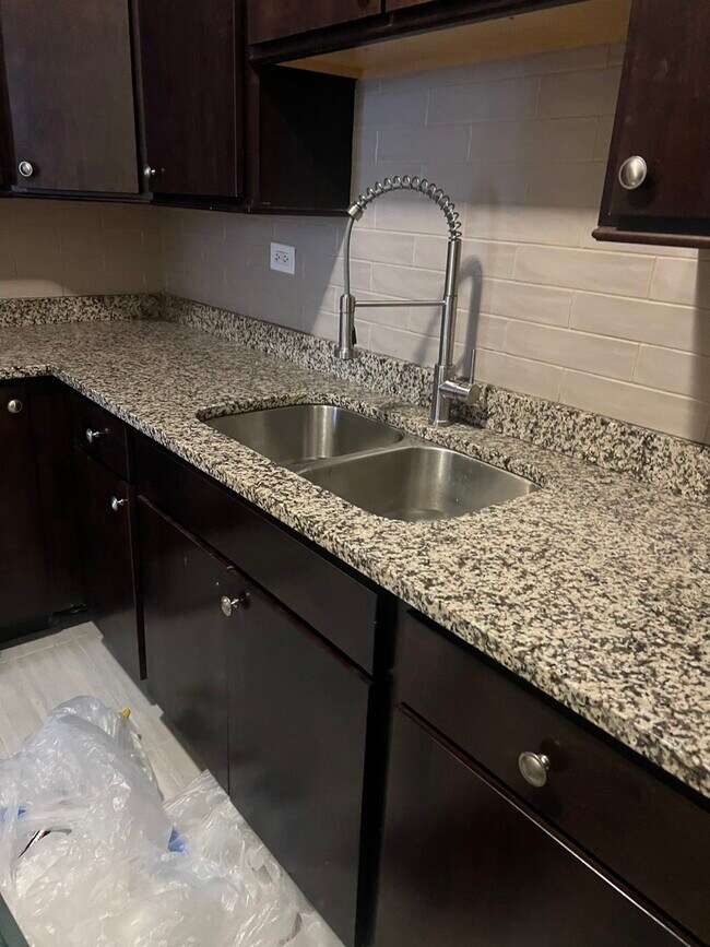 Building Photo - 6525 S Vernon Ave