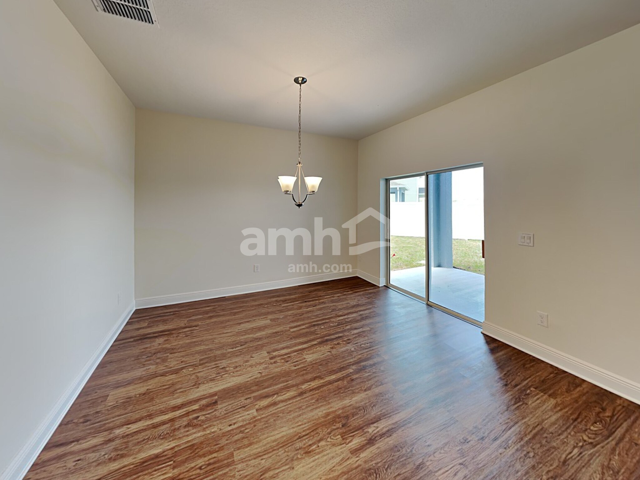 Building Photo - 1228 Sky Lks Dr