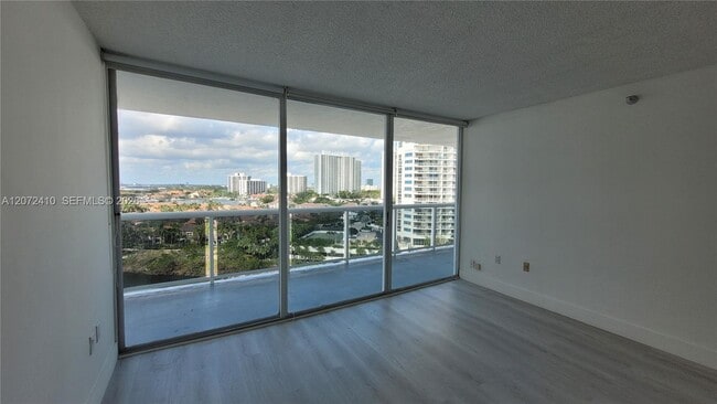 Building Photo - 20515 E Country Club Dr