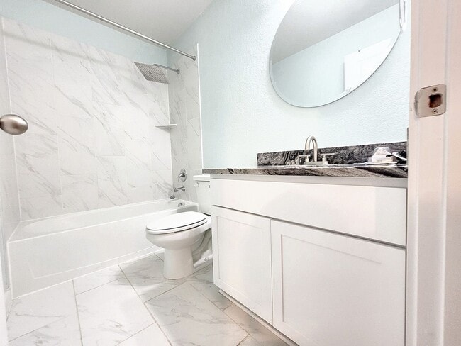 Building Photo - Beautiful 3-Bedroom, 2-Bath Modern Home fo...