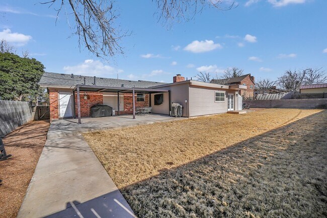 Building Photo - 715 Shell Ave