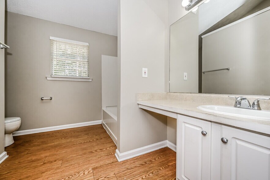 Building Photo - 215 Carlin Ct