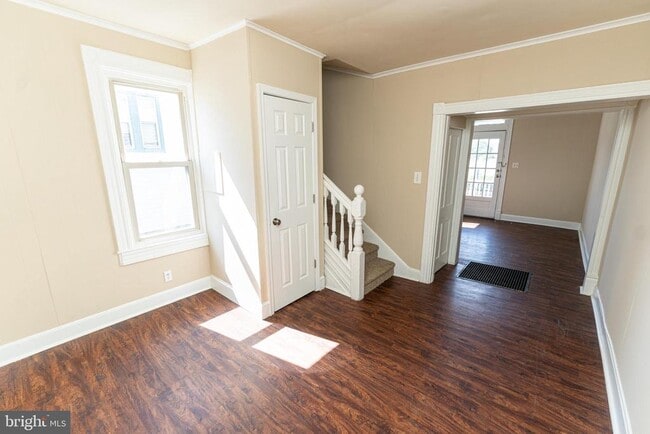 Building Photo - 915 N Division St