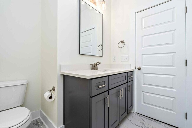Building Photo - 854 Village Dr