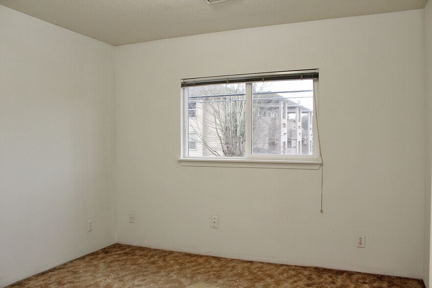 Building Photo - 7937-7937 N Fessenden St