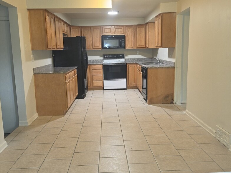 Building Photo - 2428 Archdale Blvd