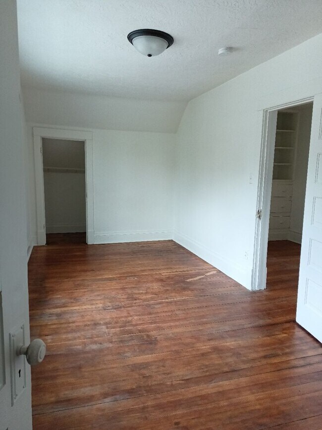 Building Photo - BUY ON CONTRACT MOVE IN READY! RENT TO OWN...