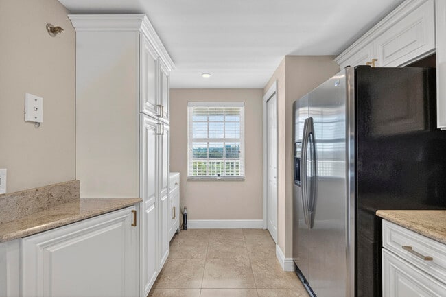 Building Photo - 3499 Oaks Way