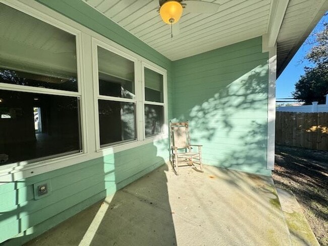 Building Photo - Palm Heaven Click Apply Now for more information