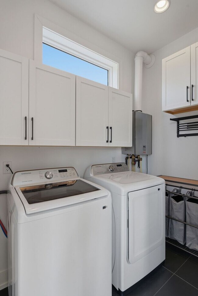 Building Photo - Beautiful 3-BR Property with Rooftop Deck!