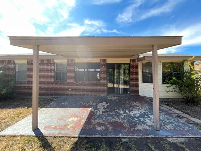 Building Photo - 2806 Derby Dr