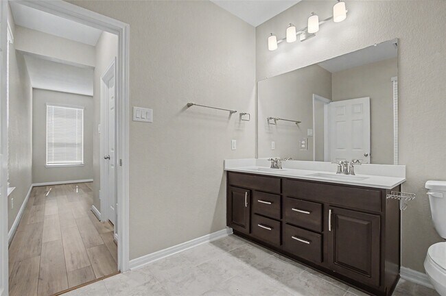 Building Photo - 7219 Escondido Dr