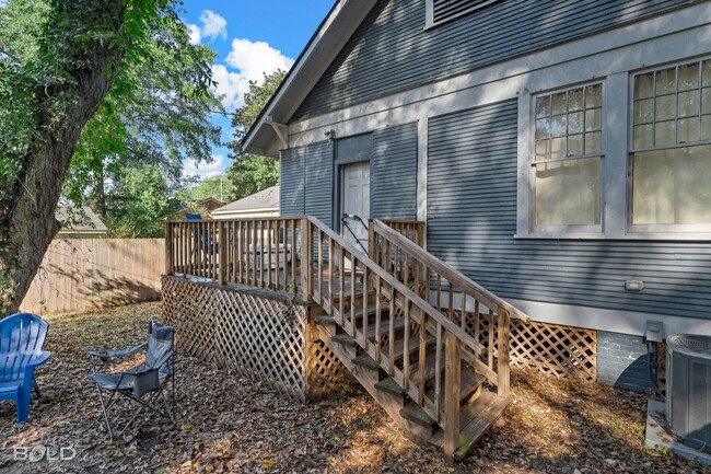 Building Photo - Check Out this 3 bed 2 bath!!