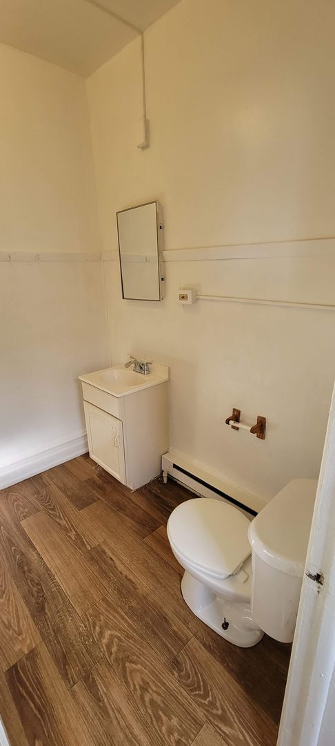 Building Photo - 610 Park St