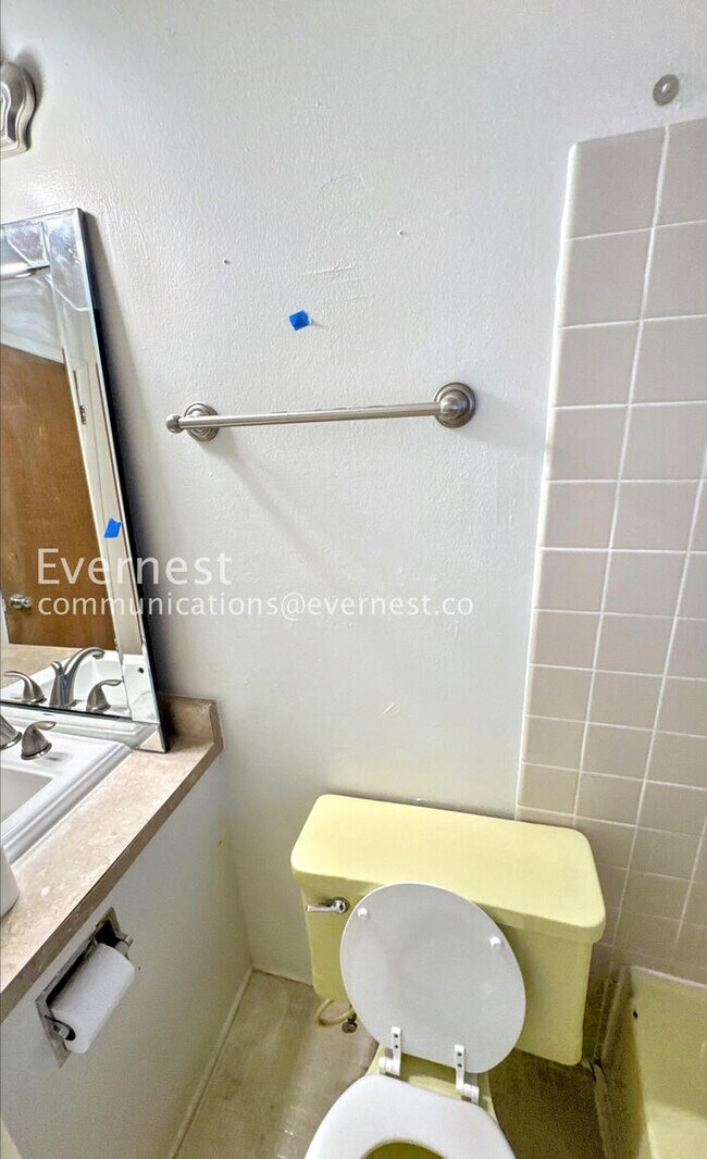 Building Photo - 5618 S Fox Cir