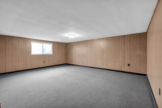 Building Photo - Spacious 4-Bedroom, 2.5-Bath Home – West E...