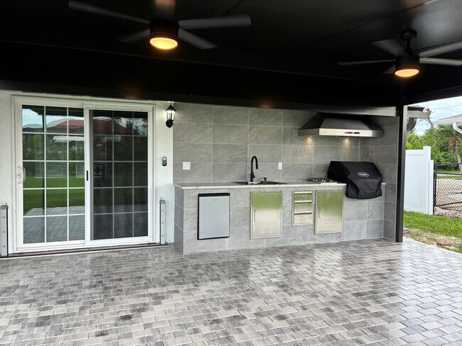 Building Photo - 5103 Condado Terrace