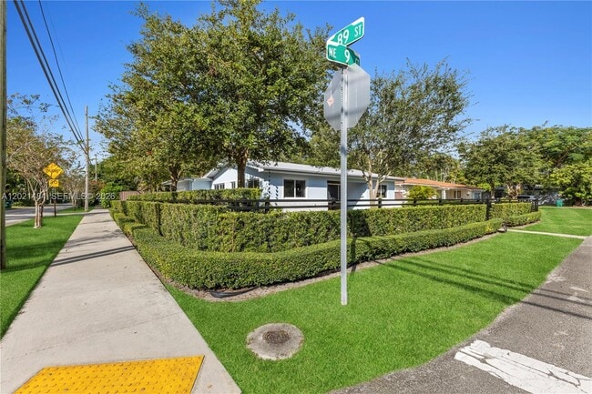 Building Photo - 8910 NE 9th Ct