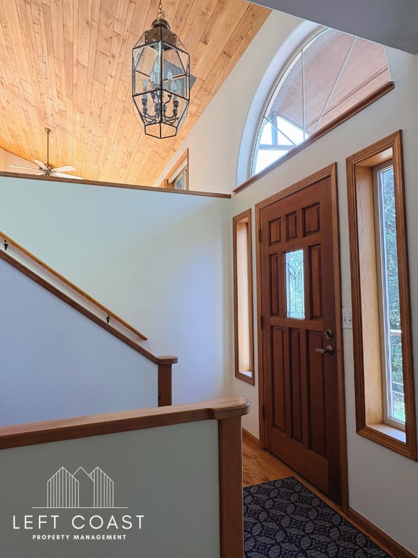 Building Photo - 7205 SW Burl Dr