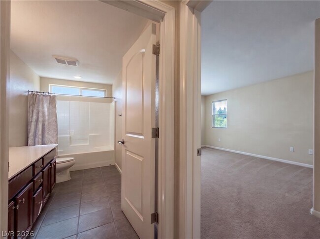 Building Photo - 208 Rocky Basin St