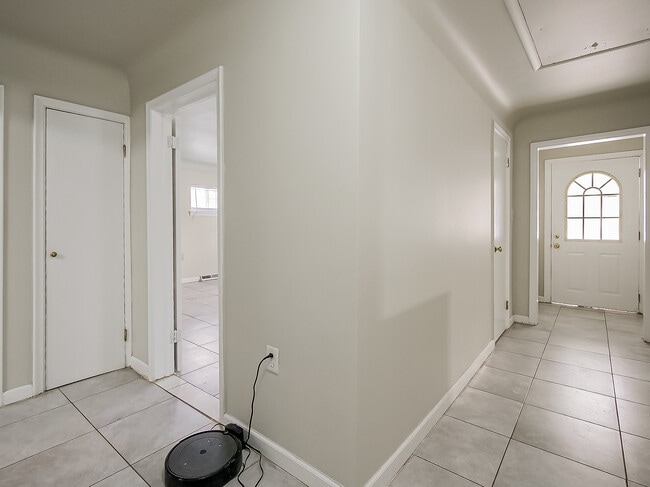 Building Photo - 25323 Orchard Lake Rd