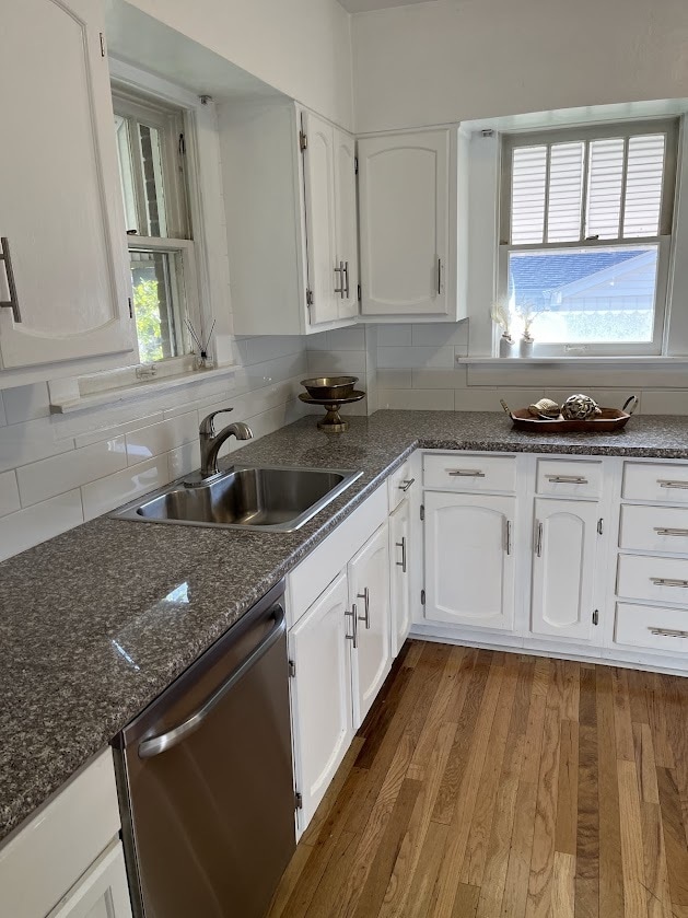 Main floor kitchen - 3711 Newton St