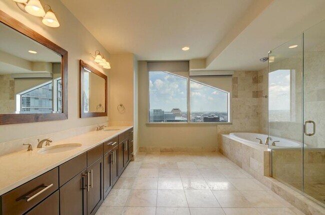 Building Photo - 102 Colorado St