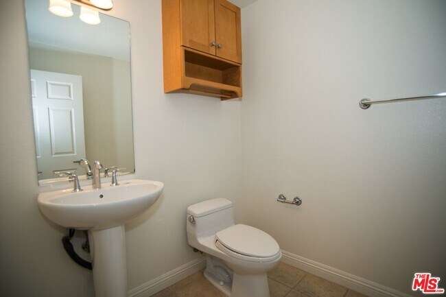 Building Photo - 5831 Seawalk Dr