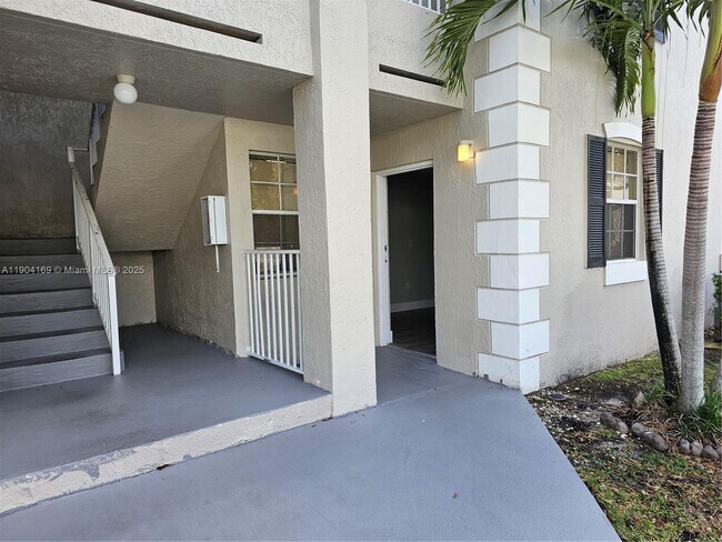 Building Photo - 2880 N Oakland Forest Dr