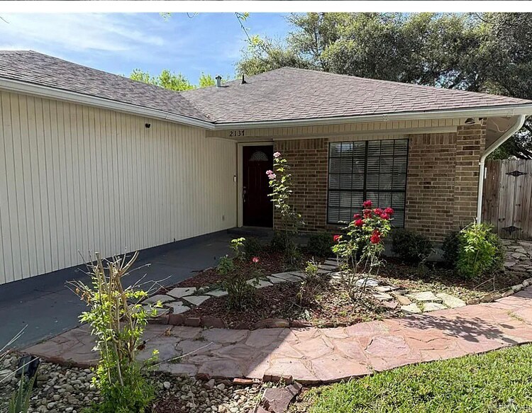 Building Photo - 137 Mynah Ave