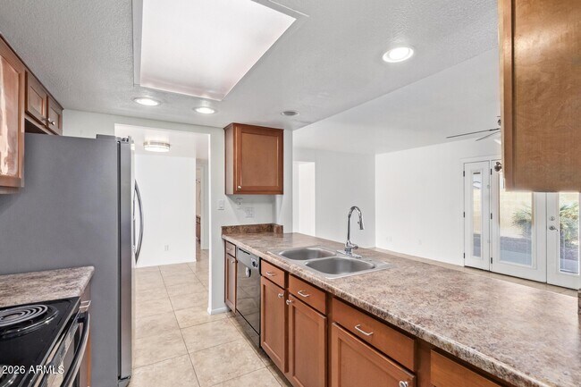 Building Photo - 3929 S Pine St