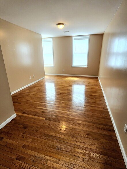 Building Photo - 603 Holly Hills Ave
