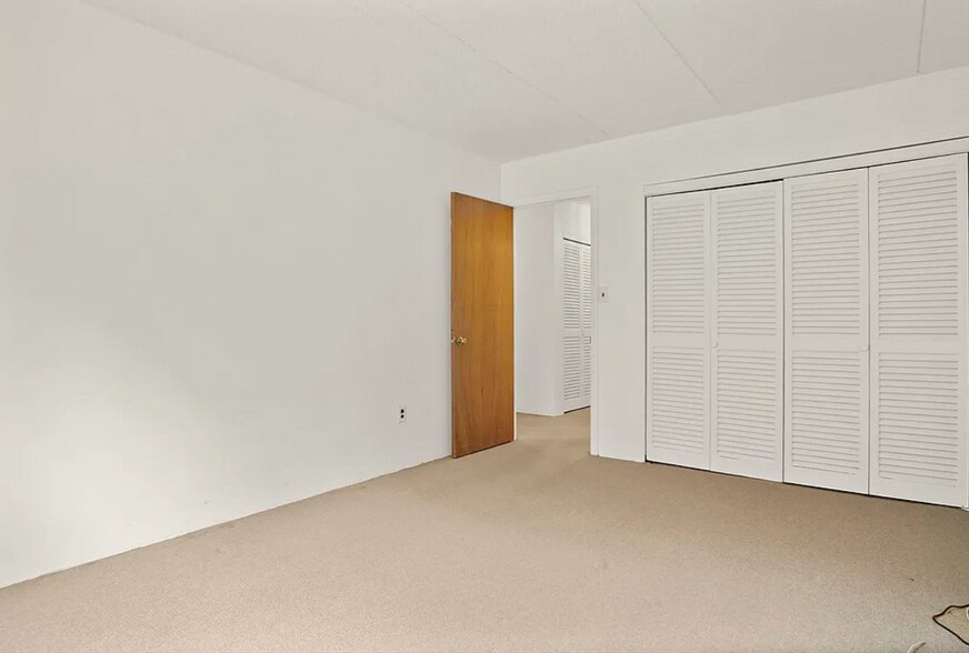 Building Photo - 80 N Warren St