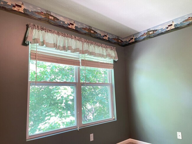 Building Photo - Beautiful 4 bed 2.5 bath 3000+sq ft
