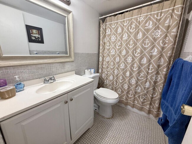 Building Photo - 3660 NE 166th St