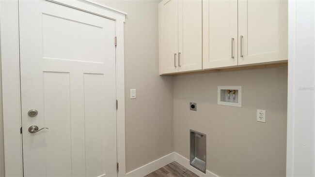 Building Photo - 6454 Freeport Dr