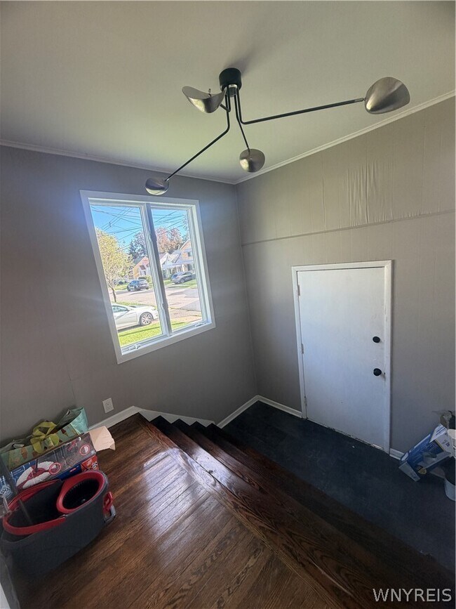 Building Photo - 94 Reo Ave