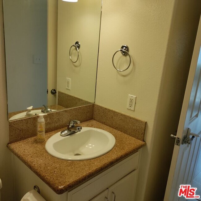 Building Photo - 12375 Osborne Pl