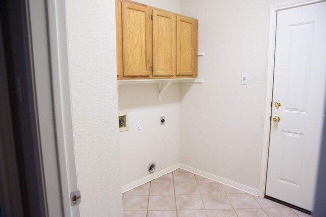 Building Photo - 1801 Dapplegrey Ln