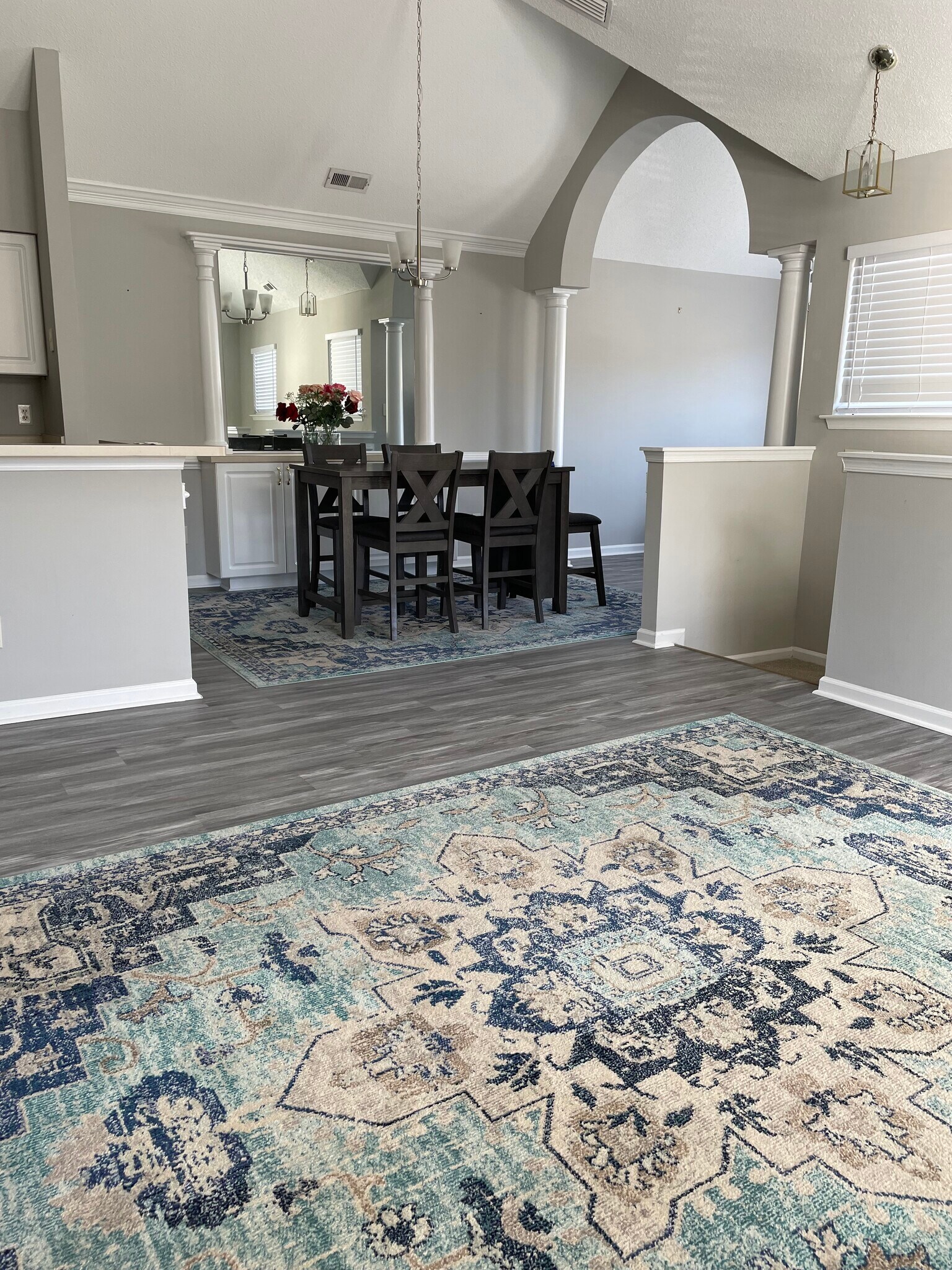 Living room rug matches dining room rug - 904 Queens Way