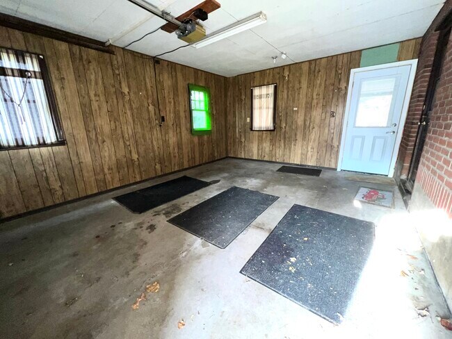 Building Photo - 1829 Osterlitz Ave