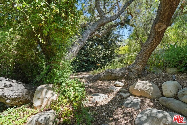 Building Photo - 21344 Colina Dr