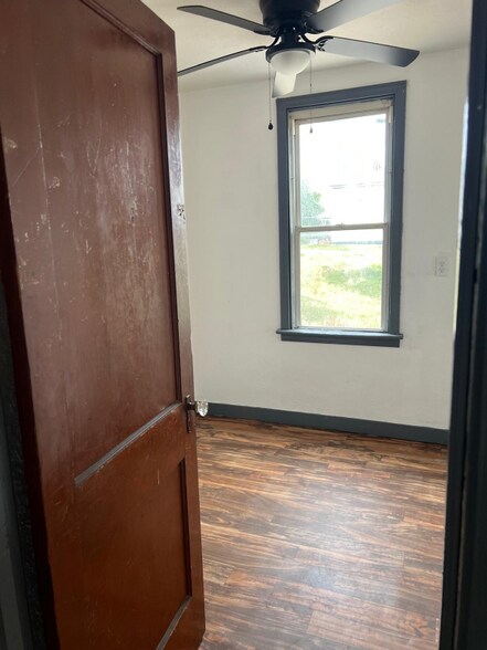 Building Photo - 1101 Evans Ave