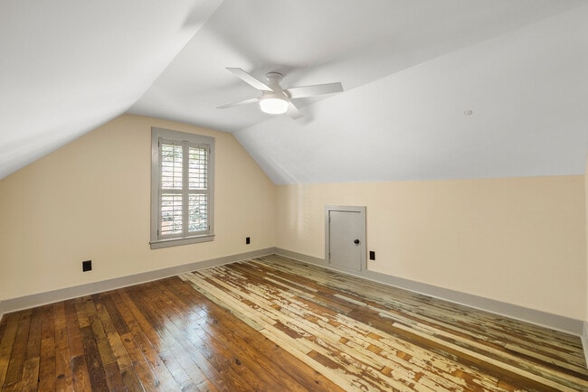 Building Photo - 479 W Park St