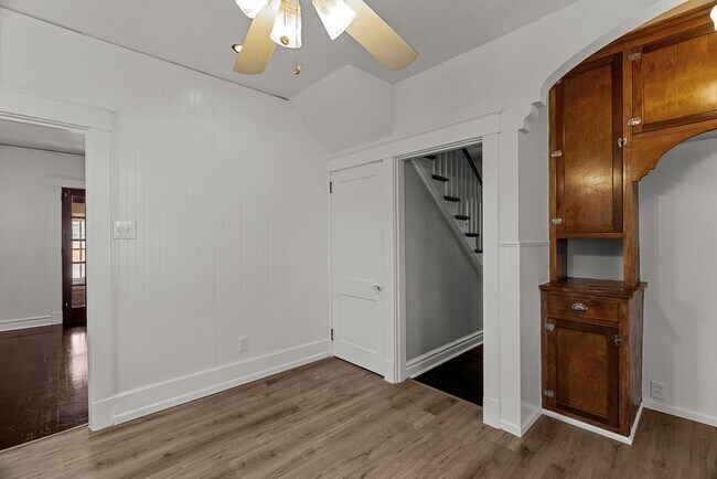 Building Photo - Charming 2+ Bedroom in Shrewsbury – Walkable Neighborhood & Pet-Friendly!