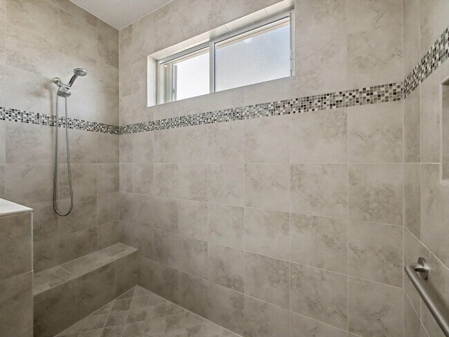 Building Photo - 12115 SW Bennington Cir