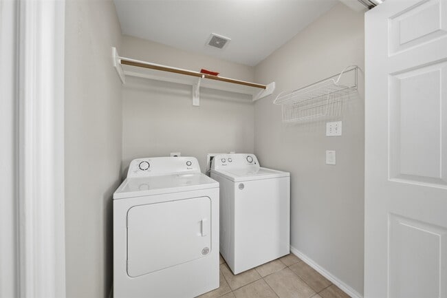 Building Photo - 1929 Kemah Village Dr