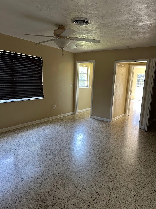 Building Photo - 1560 Elizabeth Ln